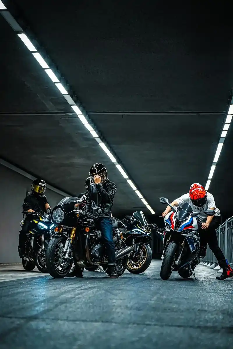 机车随拍.再来一个合照    这个车吃了蛋白粉了,上车比上我 - 抖音