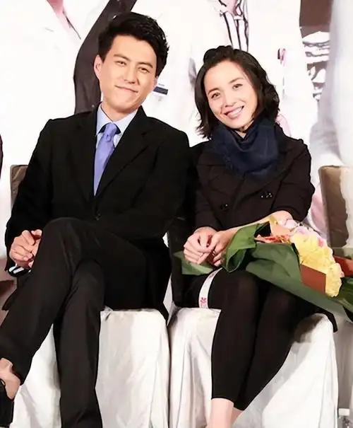 靳东与江珊两人同居5年却转头迎娶了娇妻李佳这是为何