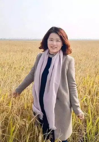 作为上海沧海桑田生态农业发展有限公司的副董事长,张玲玲女承父业