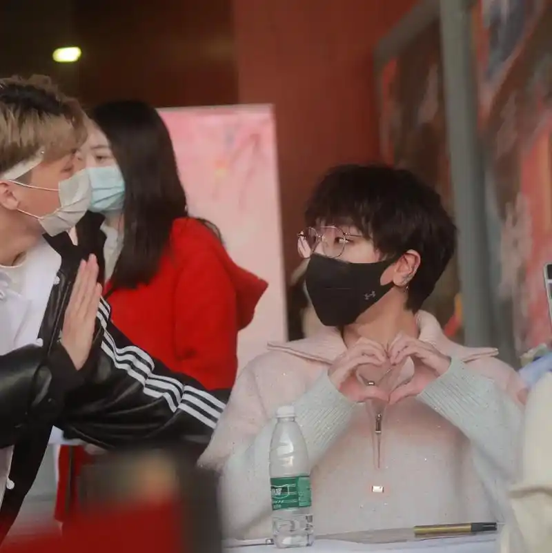 一些超爱的高清图05#景向谁依 #cv#景向谁依线下 - 抖音