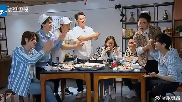 蔡徐坤"得罪"杨迪,现场"暴打"蔡徐坤,躺着也中枪|蔡徐坤|杨迪_新浪