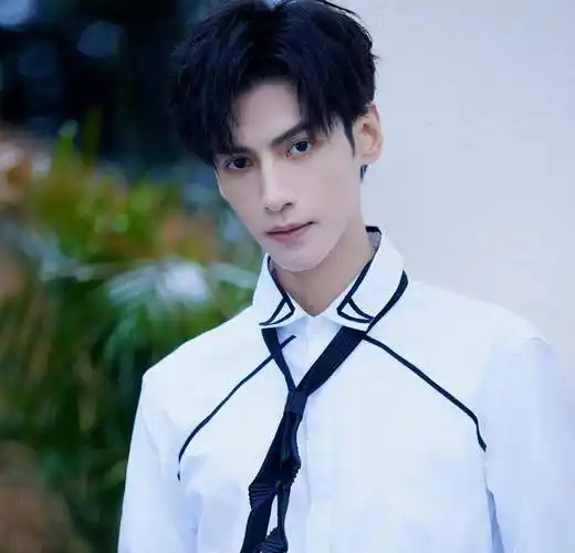 机场偶遇35岁罗云熙!