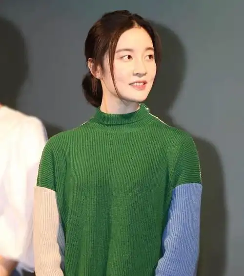 6,吴楠   徐静天扮演者吴楠,虽然在剧中出场不多,但在剧中是最乖巧