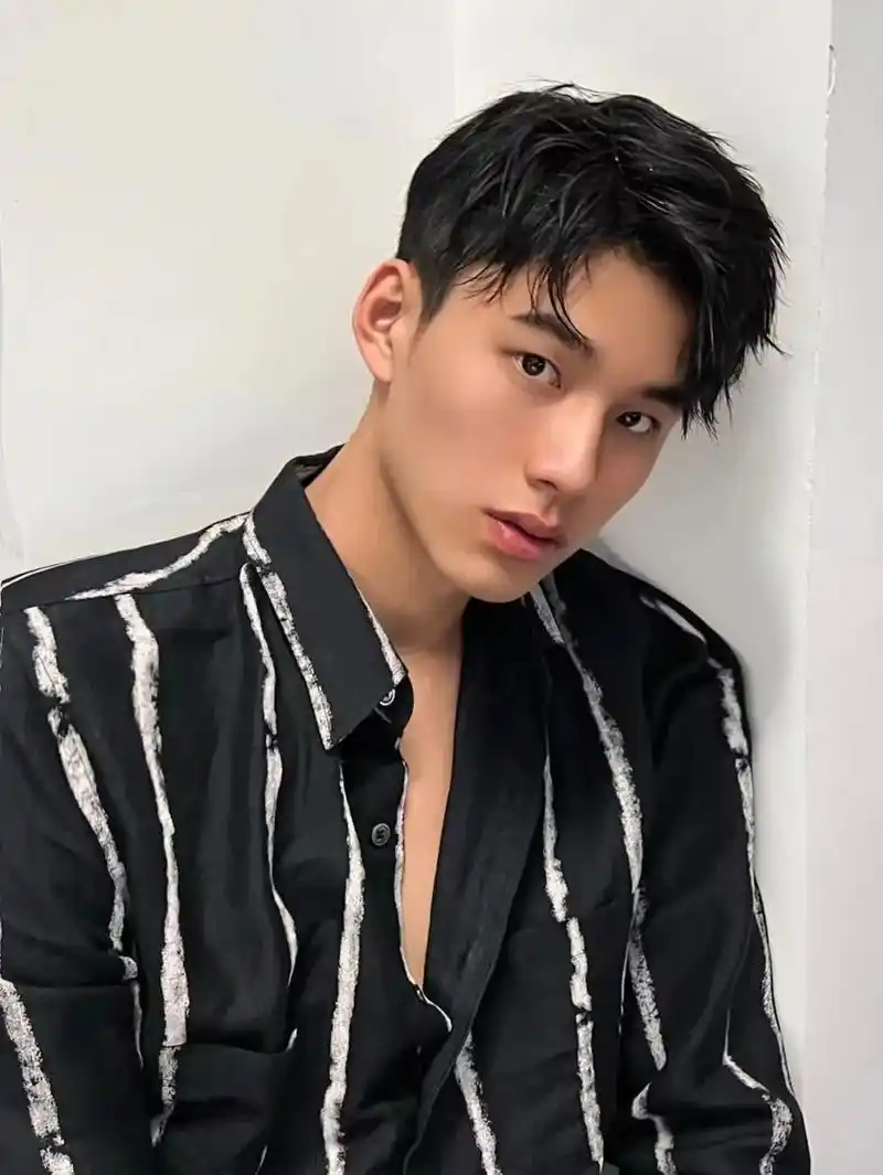 现在比较流行的男生发型,就 - 抖音