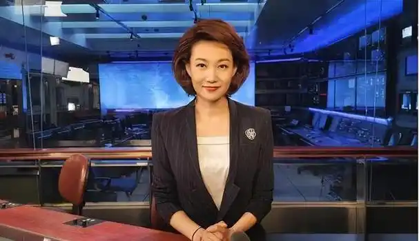 李梓萌已经在《新闻联播》担任17年,全国观众早已熟悉她这张"国脸",但