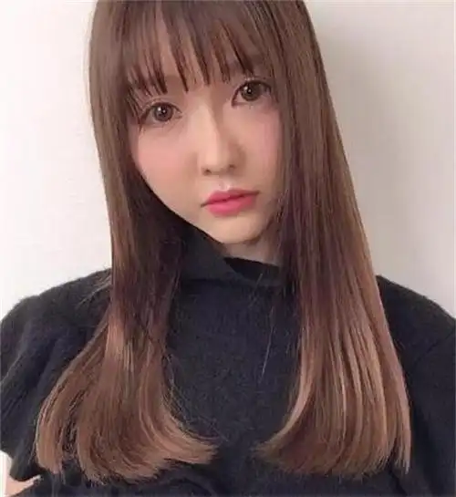 齐刘海是扮嫩减龄的最佳直发刘海发型哦!它可以让妹纸们显得青春靓丽.