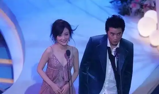 李小璐:拿下李晨,和韩庚街头亲吻,被弟弟弄进医院,如今怎样?