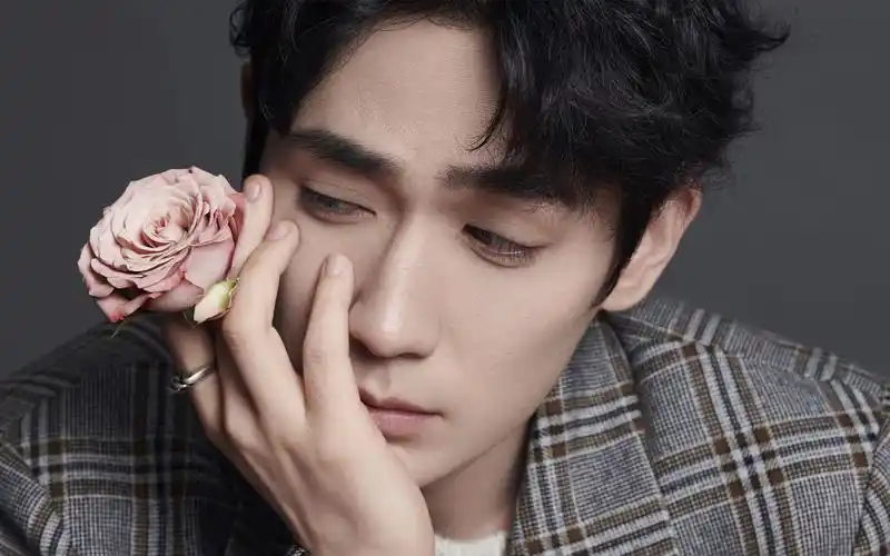 朱一龙绅士帅气图片桌面壁纸