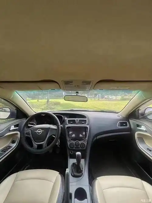 16年海马福美来m5,1.6排量,外观时尚大气,手动挡,车况