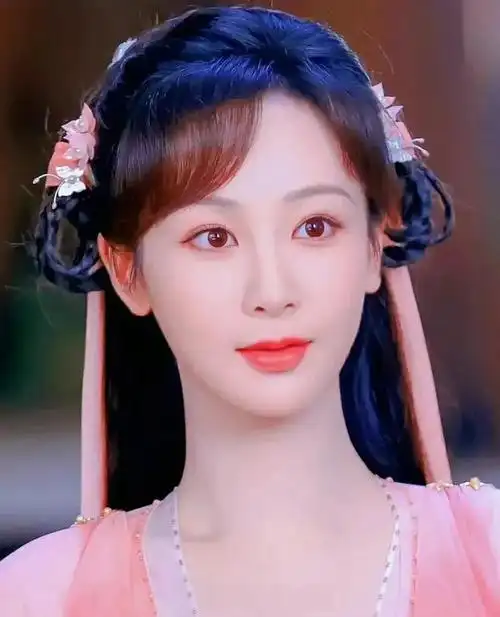 杨超越在古装剧中的扮相非常的惊艳,不少网友都夸赞杨超越不做演员