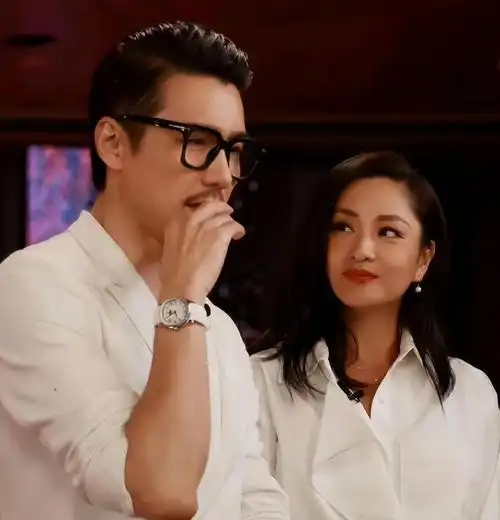 胡兵参加时装周,53岁走秀却像35岁,网友:这才是"不老男神"!