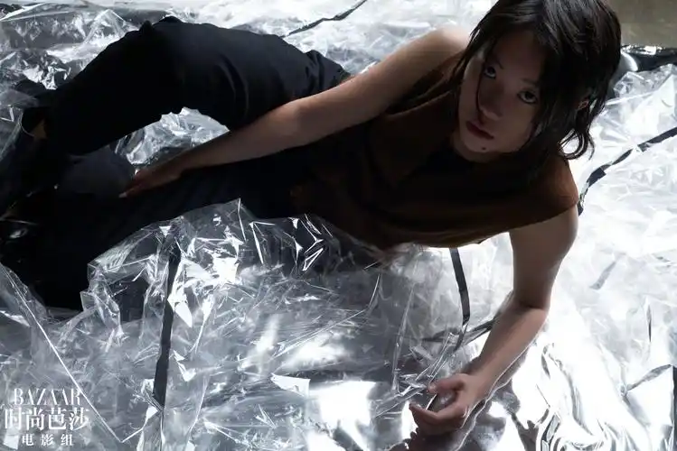 七七八八雾  6月12日 14:41   关注  时尚芭莎 窦靖童 评论 收藏