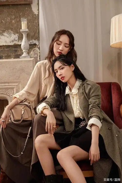 导演曝王霏霏和孟佳十一年前旧照变化大很青涩稚嫩