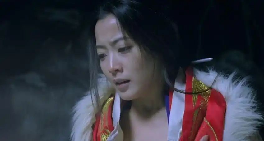 《神话》拍摄期间,成龙为金喜善捂手两小时,从此被她视为恩人