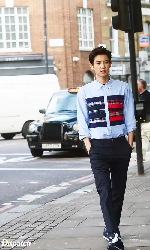 组图:exo朴灿烈漫步伦敦街头 帅气如电影海报_高清图集_新浪网