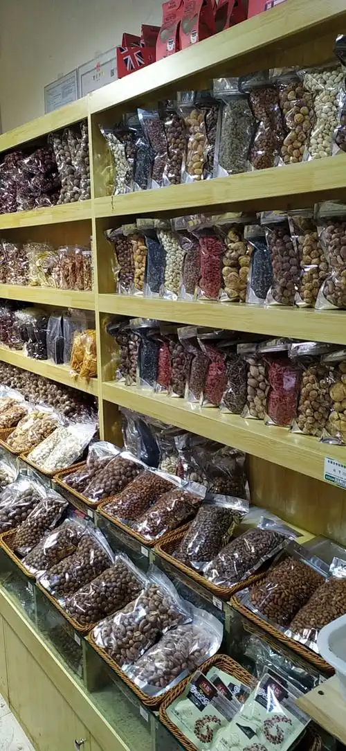 仁旺干果零食超市 新年各种干果礼盒促销中