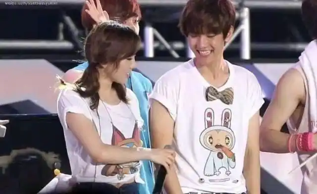 泰妍和伯贤曾经有一段时间比较短的恋爱.