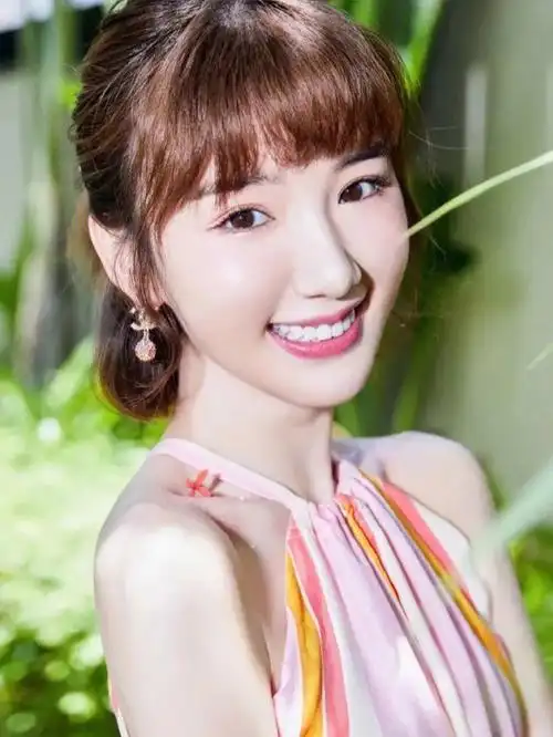 甜美少女毛晓彤