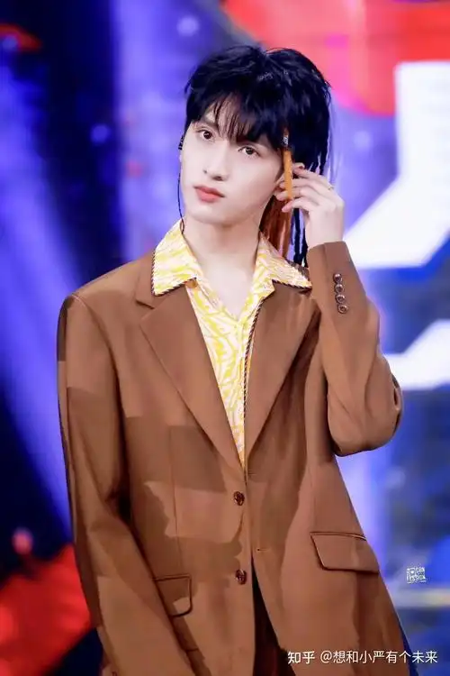 严浩翔穿搭 - 知乎