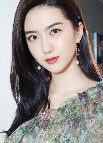 许龄月参加环球小姐大赛,获得了中国区亚军,妥妥的大美女