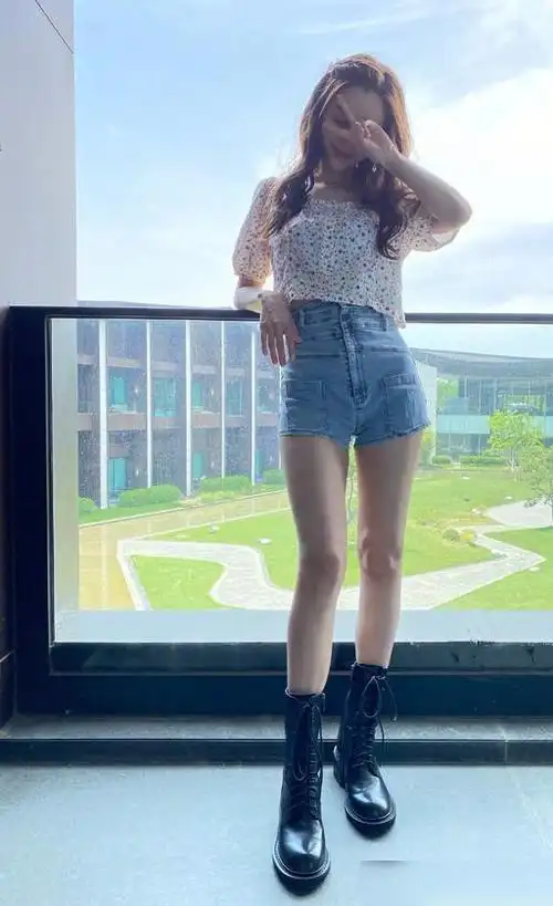 angelababy被粉丝嫌弃后,晒体重仅有44.9公斤,身体年龄才26岁