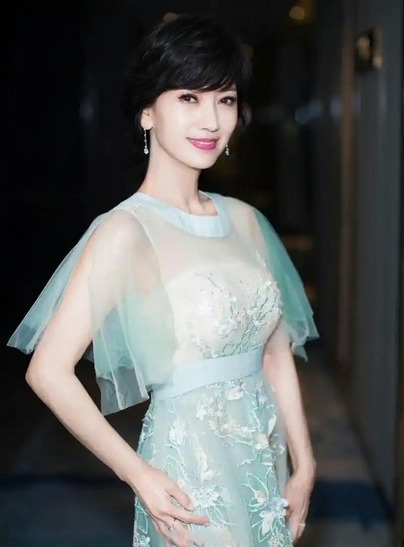 赵雅芝70岁状态有多绝不老仙女赵雅芝,这状态也太好了吧,70岁的状态真