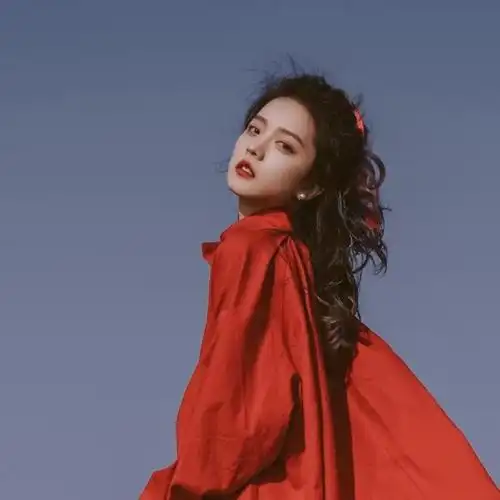 红衣惊艳伤感女生头像图片