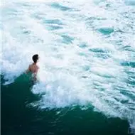 海边男生背影的qq头像广阔的胸襟似大海