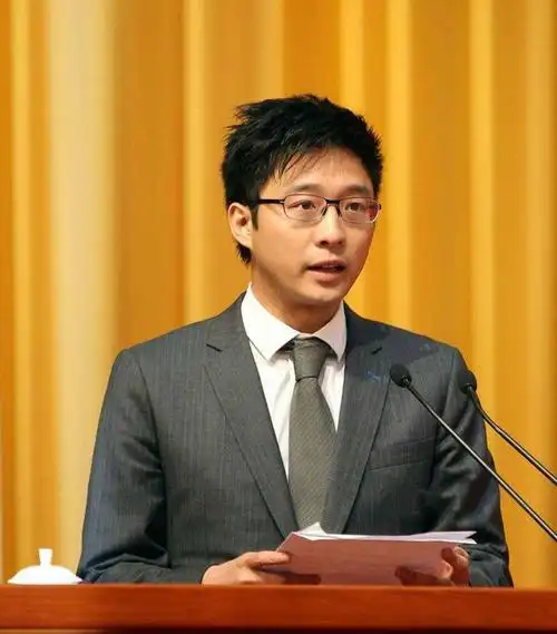 霍启山爷爷是霍英东能力不输霍启刚为何情路坎坷单身至今