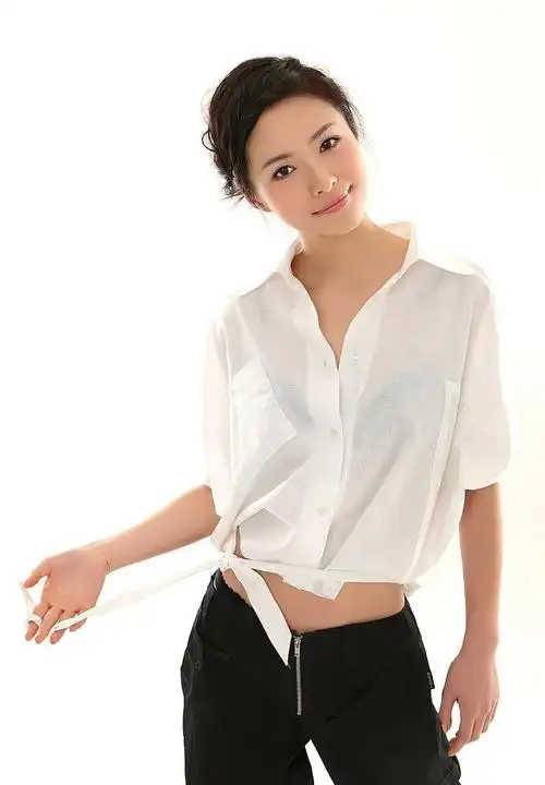 江一燕现在真是贴近生活,穿着睡衣蒸面食,很有的家庭"人妻"感_时尚