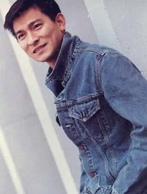 刘德华断崖式衰老满头白发啤酒肚明显网友心痛该退休了