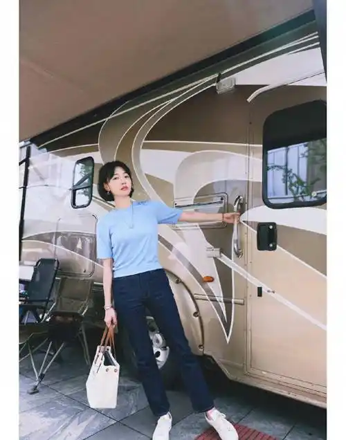 白百何的通勤造型比时尚博主还漂亮!