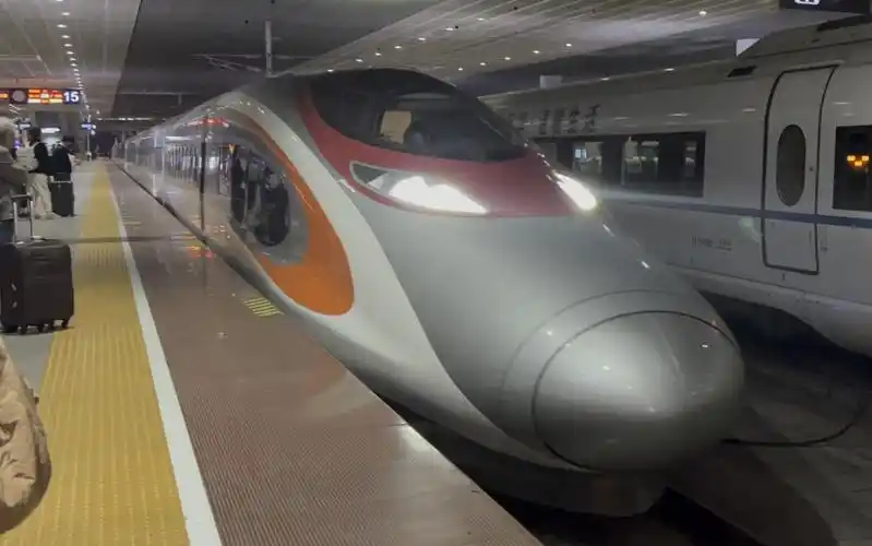 mtr|g6588次 港铁动感号 深圳北进站