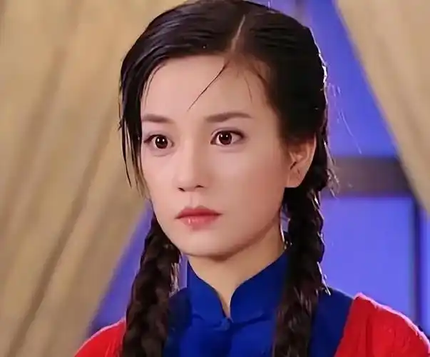 此后,又在《情深深雨蒙蒙》,凭借陆依萍的角色,再次