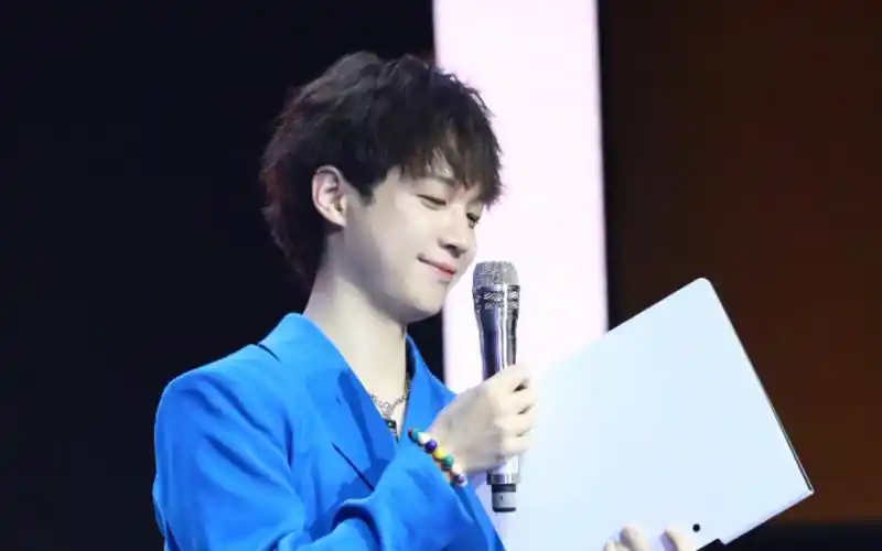 【倒霉死勒】梅梅用两种声线演绎同一角色,绝绝子!