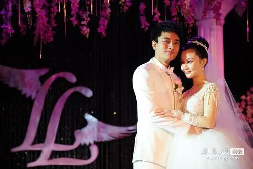 直击:李小璐贾乃亮大婚内场[高清大图]