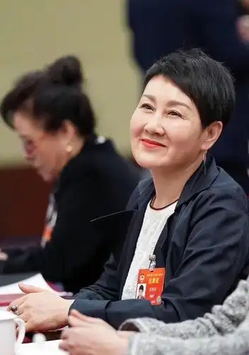 张凯丽委员不要让明星八卦泛滥成灾