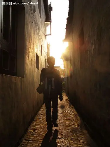 用一颗镇静的心看这个世界 不过我也只是一个俗人 没有太多的特殊 只