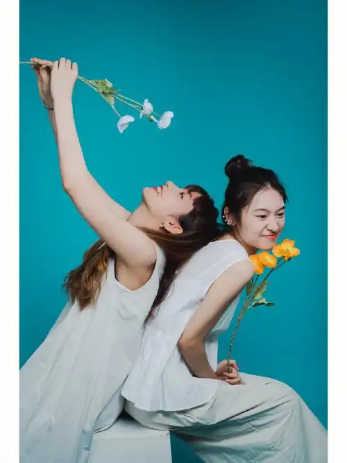 双人情绪写真棚拍人像摄影闺蜜照动作分享