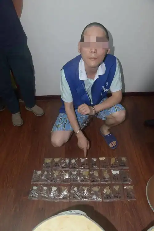 面对面采访过十余个毒贩和吸毒者,我发现他们有一个共性