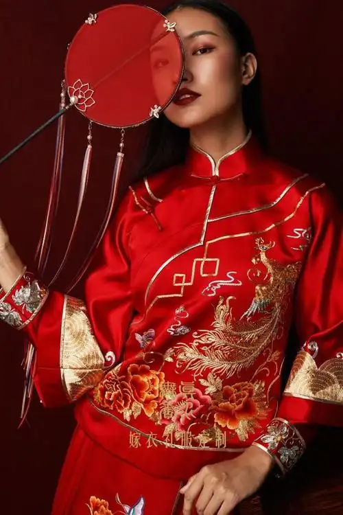 秀禾服凤穿牡丹