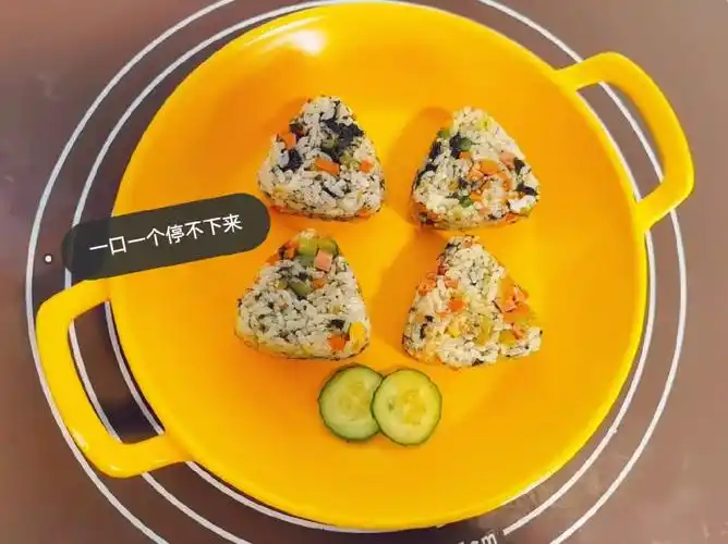 野餐必备 一口一个停不下来,30秒就能学会的饭团做法