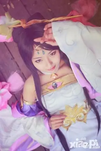 美女cos王者荣耀貂蝉抹胸短裙诱惑让人醉