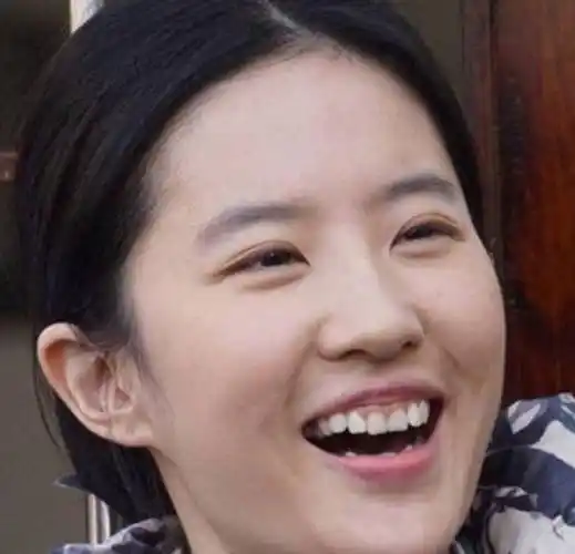 凸嘴——刘亦菲我们的"女鹅"也是后天加工过的女星,在电视剧《东宫》