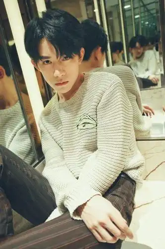 而且也希望千玺能够多上点心,不要老是在自己的ins上面发一些动态