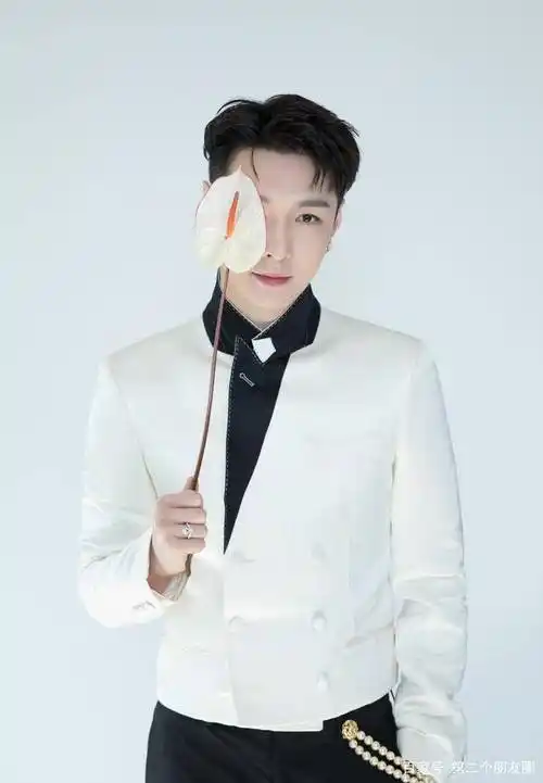 原创张艺兴方否认恋情的同时透露另一个点也令粉丝尖叫