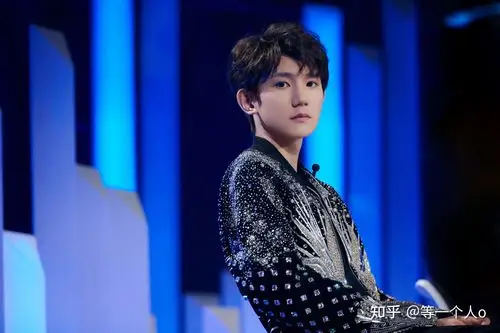 想收集2021年王源的好看的图片(最好是横屏的,不要那种摆拍的),有吗?