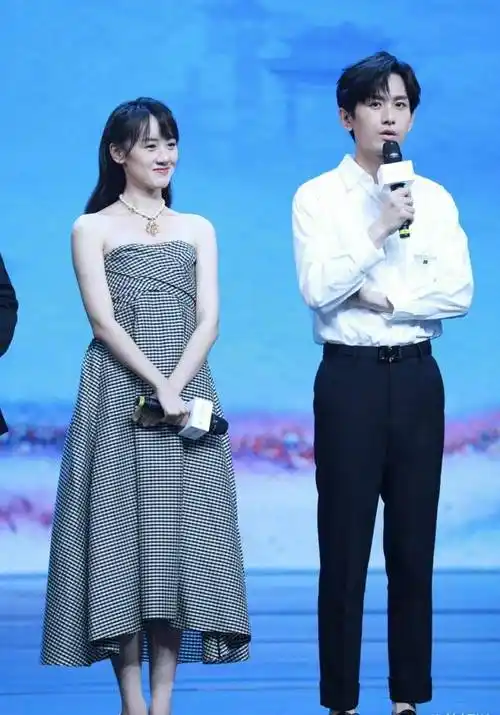 《琉璃》收官云歌会,观众花钱看了个寂寞?成毅袁冰妍避嫌好明显