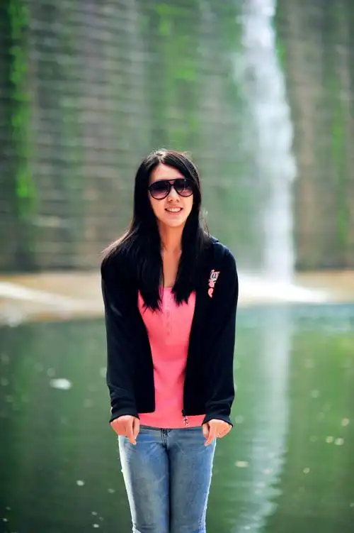 曝光补偿:                   相机: 尼康 d700(单机) 查看原图