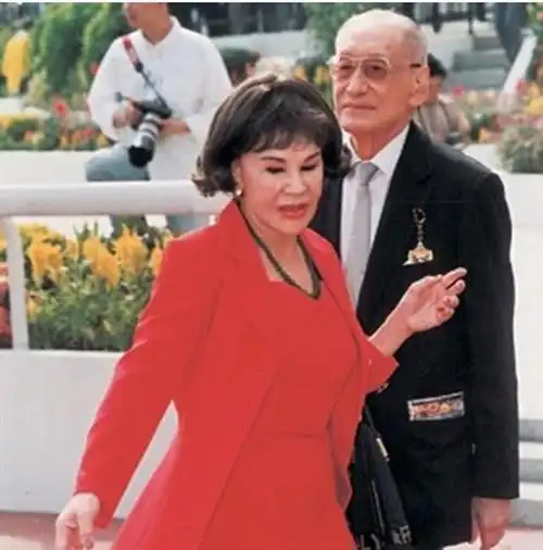 整容脸吓跑小偷,生前办葬礼,如今沦落到领救济金|邵音音|黄夏蕙